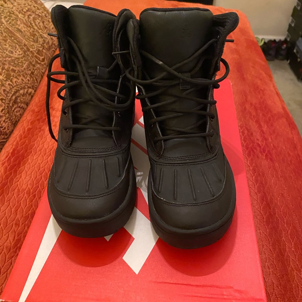 Black Nike ACG
